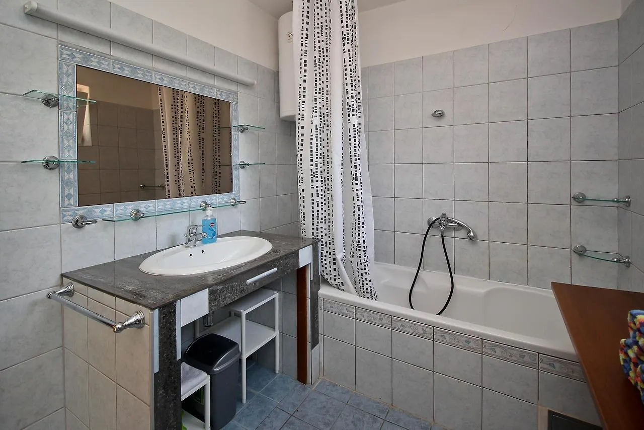 Apartment Ana G Šilo